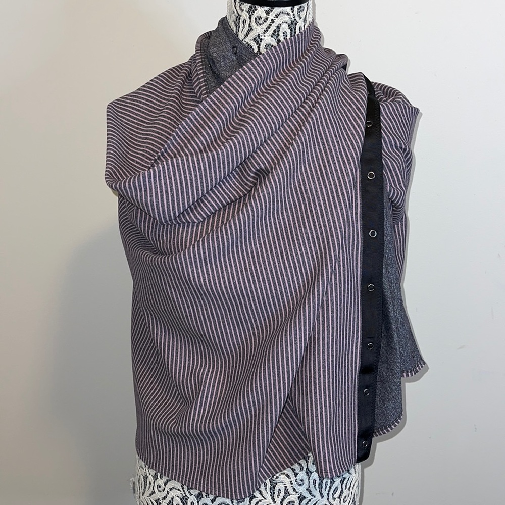 Lululemon viscay reversible pink gray scarf